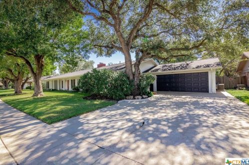 2705 College Dr, Victoria, TX 77901-4478