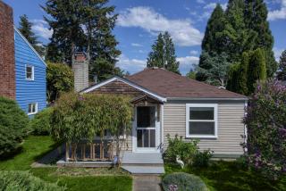 7926 32nd Ave, Seattle, WA 98126-3538