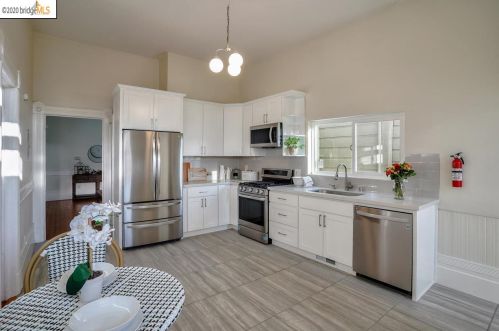 3241 Hollis St, Oakland CA 94608-2514 exterior