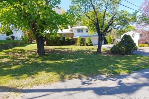 140 Stoddard Rd, Waterbury, CT 06708-1846