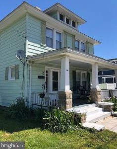 2 Center St, Harrington, DE 19952-1110