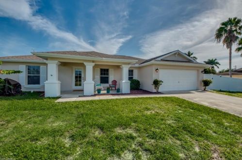 711 27th Ter, Cape Coral, FL 33914-5345