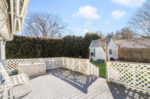 59 Grinnell Ave, Tiverton RI  02878-1901 exterior