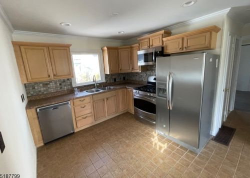 137 Centerton Dr, Parsippany NJ  07054-3522 exterior