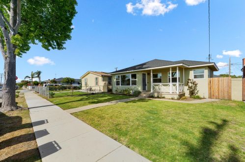 11908 Freeman Ave, Hawthorne, CA 90250-3129