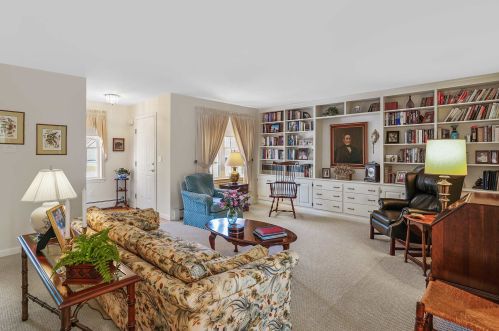 24 Briallia Cir, Newmarket NH  03857-2194 exterior