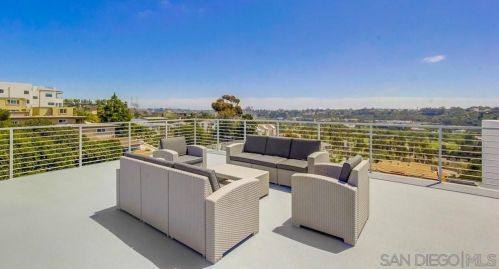 1261 Goshen St, San Diego CA 92110-1403 exterior