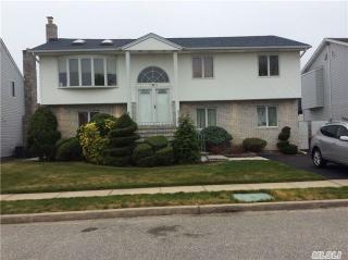 1168 Fortune Ct, North Wantagh, NY 11793-2759
