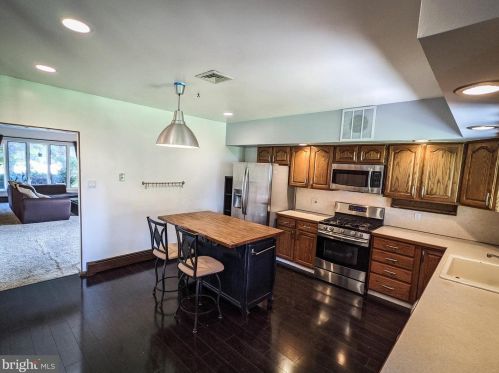 619 Davis Rd, Cheltenham PA  19012-1636 exterior