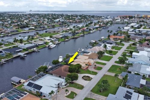 1637 41st St, Cape Coral, FL 33904-7470