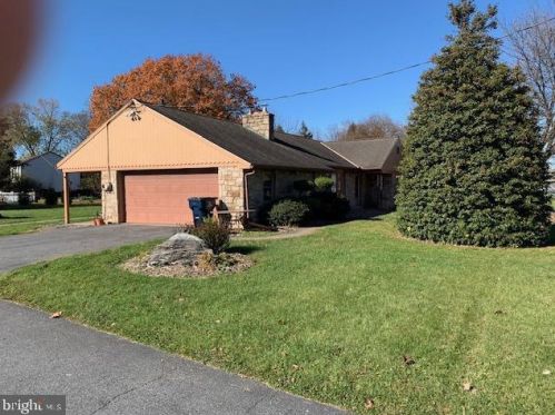 74 Church St, Ephrata PA  17522-9469 exterior