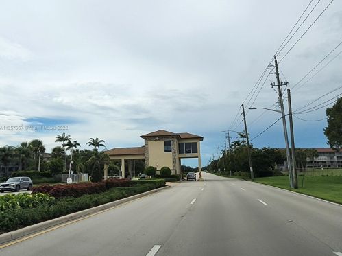 500 130th Ter, Hollywood FL  33027-4010 exterior