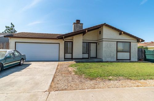 1531 Alta Vista Dr, Hollister, CA 95023-5907