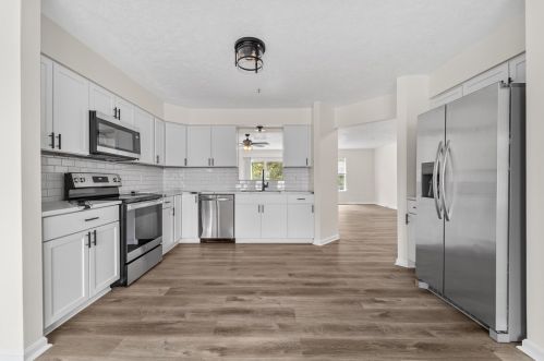 1023 Royal Dr, Canonsburg PA  15317-5004 exterior