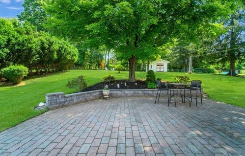 253 Oak Ridge Dr, Middletown CT  06457-1919 exterior