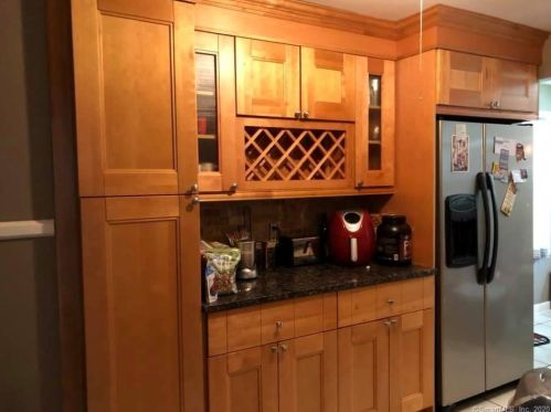 566 Burnsford Ave, Bridgeport, CT 06606-3309