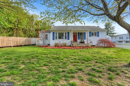 306 Mill St, Mount Holly Springs, PA 17065-1719