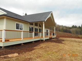 75445 London Rd, Curtin OR  97424-9227 exterior