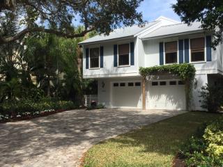 5115 Oxford Dr, Sarasota, FL 34242-1409