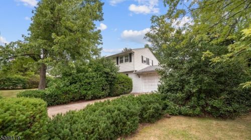 102 Ryders Ln, East Brunswick, NJ 08816-1328