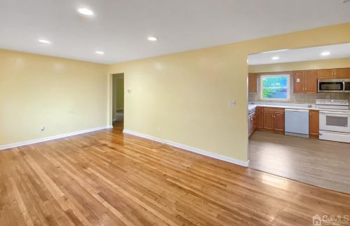 15 Race Track Rd, East Brunswick, NJ 08816-3804