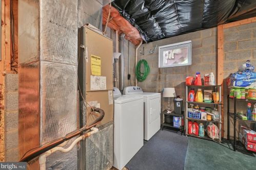 28 Deep Holw Ln, Lancaster PA  17603-7418 exterior