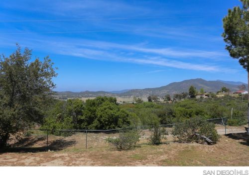 1529 Montecito Vis, Alpine CA  91901-2317 exterior