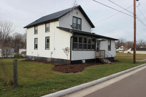 211 Center St, Suring WI  54174-9554 exterior