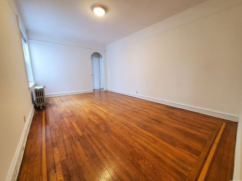 4520 43rd St, Long Island City, NY 11104-2661