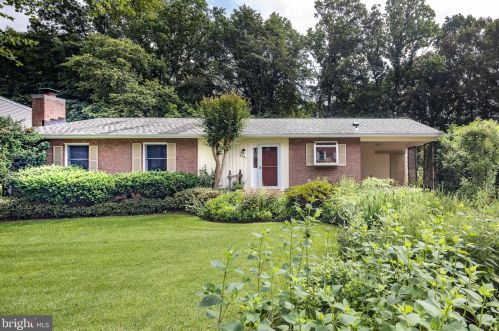 6921 Ashbury Dr, Springfield, VA 22152-3221