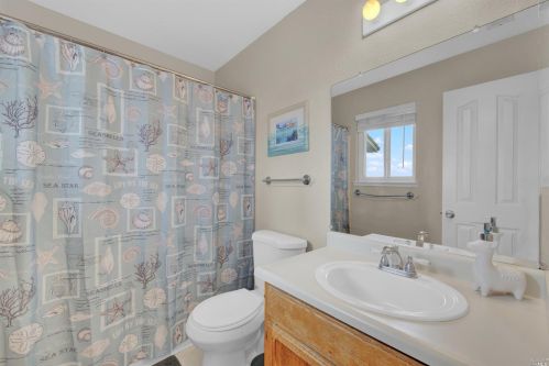 1718 Lindo St, Benicia CA  94510-2338 exterior