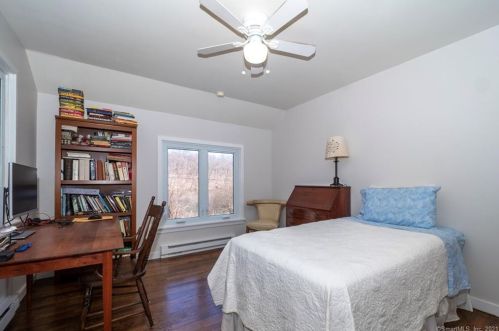 283 Mamanasco Rd, Ridgefield CT  06877-2425 exterior