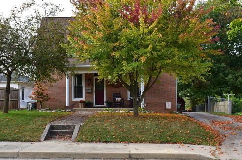90 High St, Mechanicsburg, OH 43044-1003