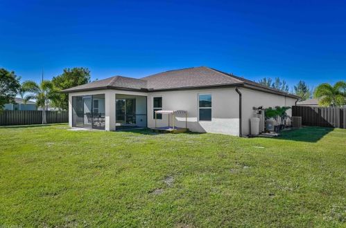 1907 20th Pl, Cape Coral, FL 33909-4666