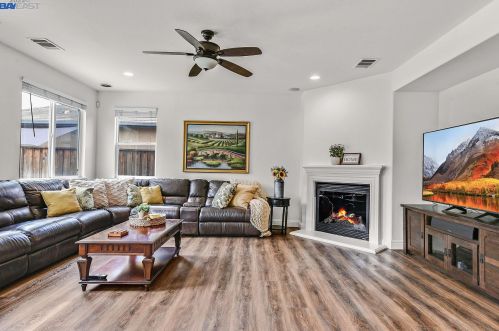66 Sunchase Ct, Oakley CA  94561-4425 exterior