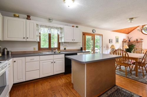 38 Noble St, South Kingstown RI  02882-3941 exterior