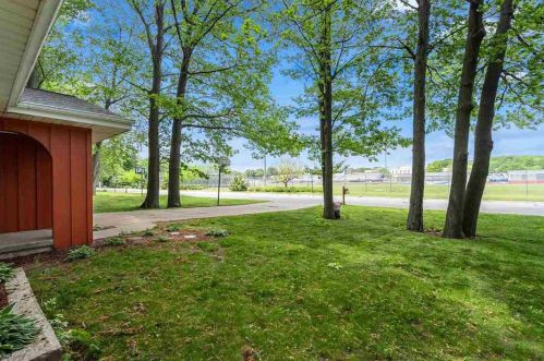 1251 Sorrento Dr, Green Bay, WI 54304-1431