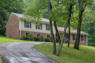 6120 Stonehaven Dr, Nashville TN  37215-5614 exterior