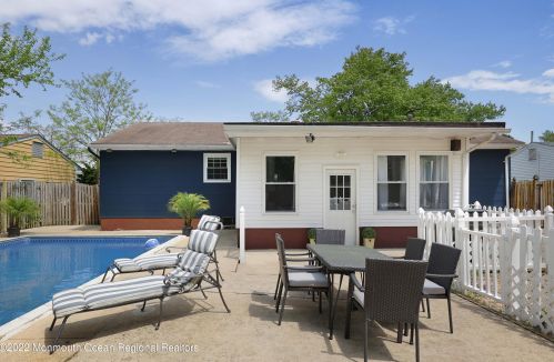 292 Dogwood Dr, Bricktown, NJ 08723-5908