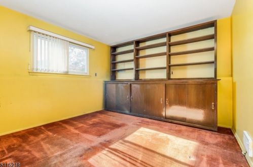 5 Hillside Dr, Clinton NJ 08809-1213 exterior