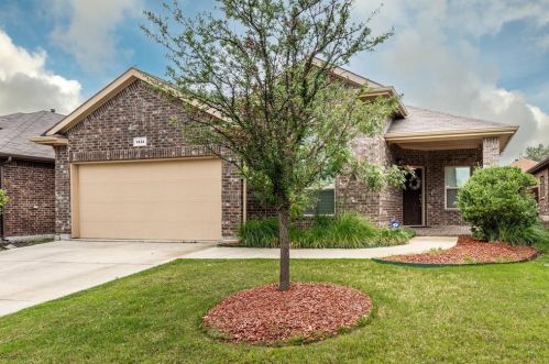 1824 Kachina Lodge Rd, Fort Worth, TX 76131-2403
