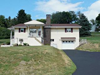 124 Mill Hill Rd, Elizabeth, PA 15037-2212