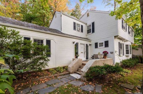 7 Ravine Rd, Great Neck, NY 11023-1711