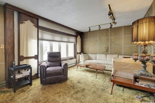 516 Lariat Ln, Bethpage NY  11714-4018 exterior