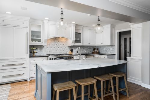 950 Circle Dr, Milwaukee, WI 53217-5361