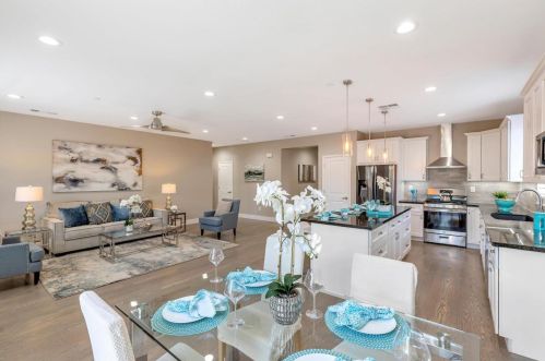 1106 Sprig Way, Gilroy CA  95020-8113 exterior