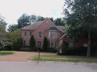 513 Crofton Park Ln, Franklin, TN 37069-6517