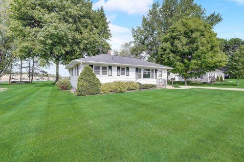 809 Main St, Lake Mills, WI 53551-1118
