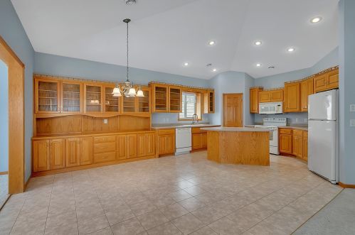 903 Oak Pond Dr, Sartell MN  56377-4518 exterior