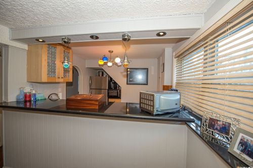 28 Hammond Rd, Elwood NY  11731-4810 exterior